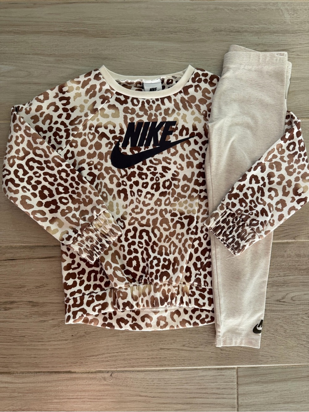 Nike Girls' Leopard Print Top with Cream Leggings - Brown/White - Picture 3 of 6